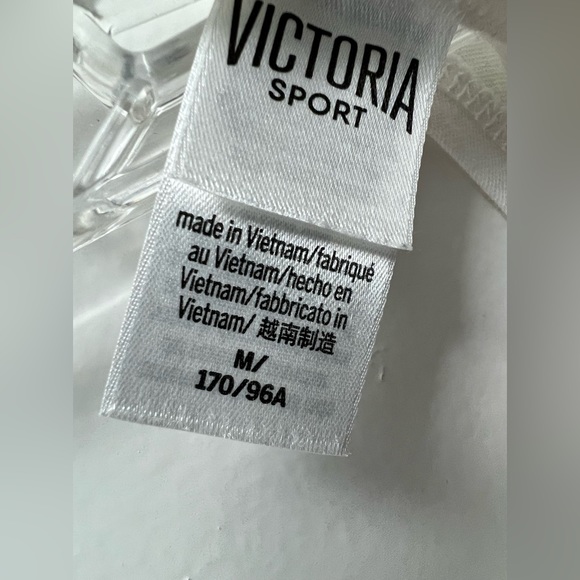 Victoria Sport top.    #922 - Picture 4 of 4